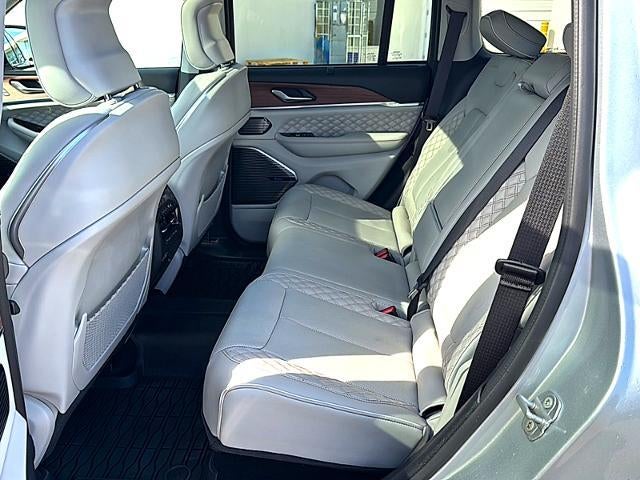 2023 Jeep Grand Cherokee Summit 4x2