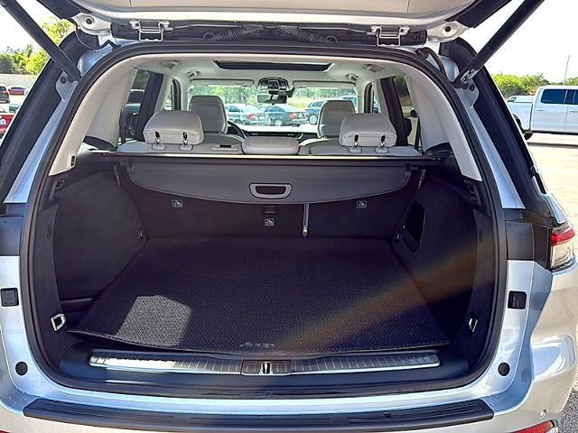 2023 Jeep Grand Cherokee Summit 4x2