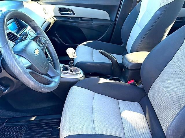 2015 Chevrolet Cruze Sedan L (Manual)