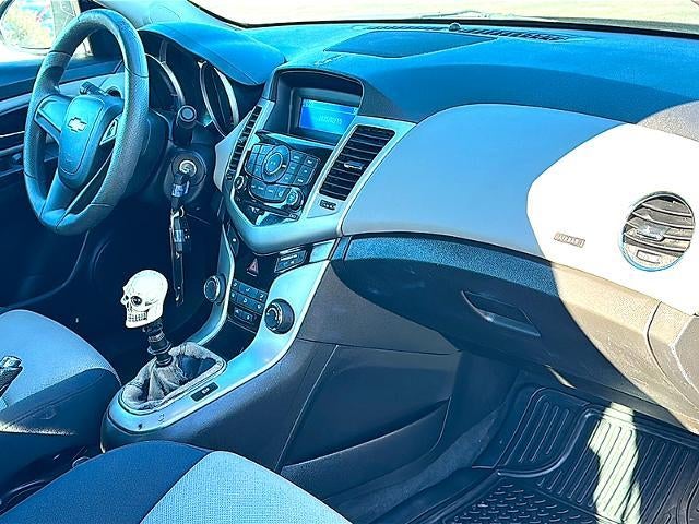 2015 Chevrolet Cruze Sedan L (Manual)