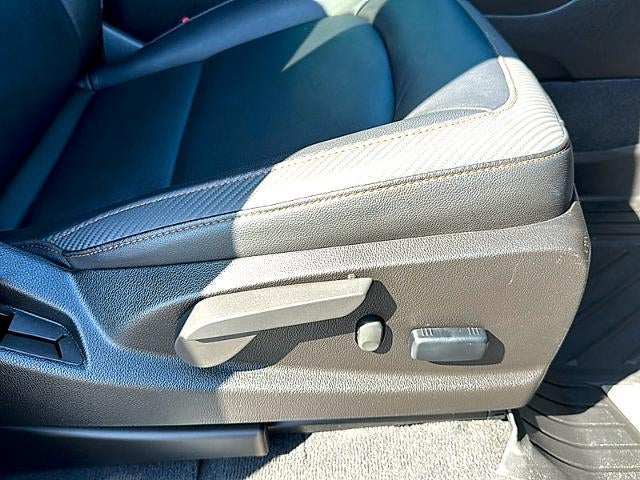 2022 GMC Canyon Crew Cab Short Box 4-Wheel Drive AT4 w/Leather