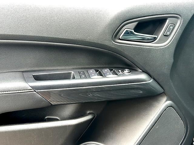 2022 GMC Canyon Crew Cab Short Box 4-Wheel Drive AT4 w/Leather