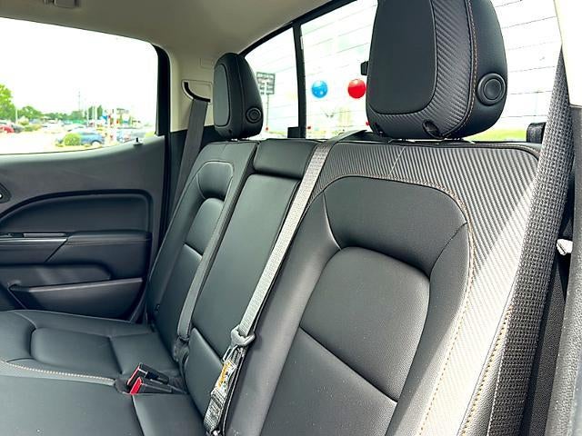 2022 GMC Canyon Crew Cab Short Box 4-Wheel Drive AT4 w/Leather