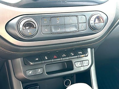 2022 GMC Canyon Crew Cab Short Box 4-Wheel Drive AT4 w/Leather