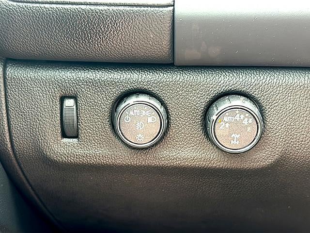 2022 GMC Canyon Crew Cab Short Box 4-Wheel Drive AT4 w/Leather