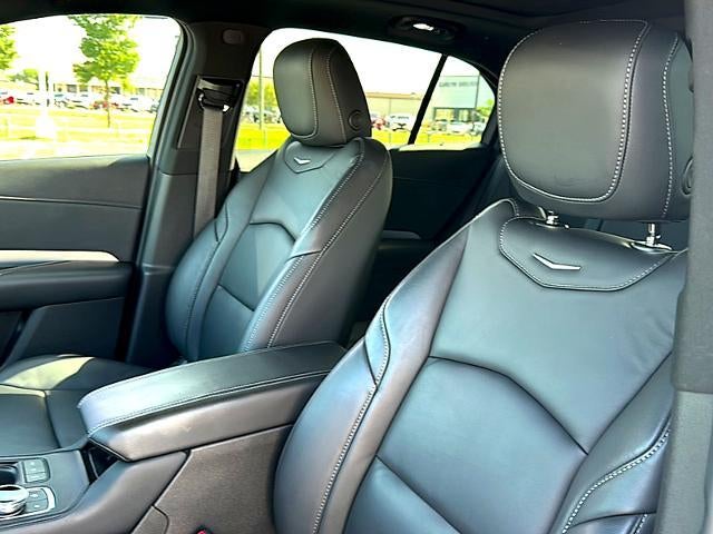 2022 Cadillac XT4 FWD 4dr Premium Luxury