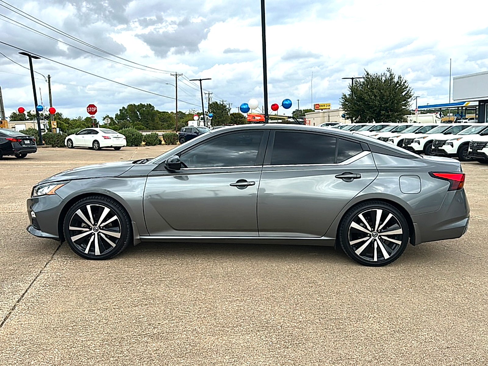 2022 Nissan Altima SR FWD