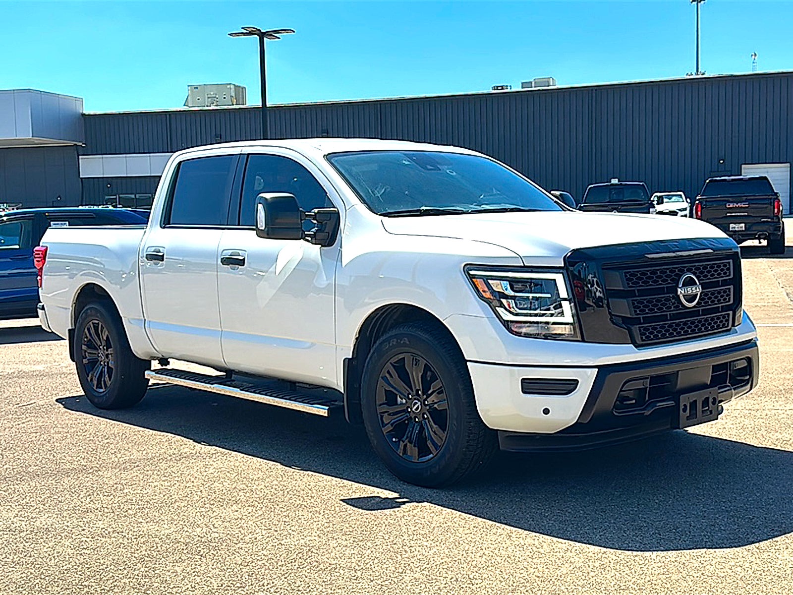 2023 Nissan TITAN Crew Cab SV 4x2