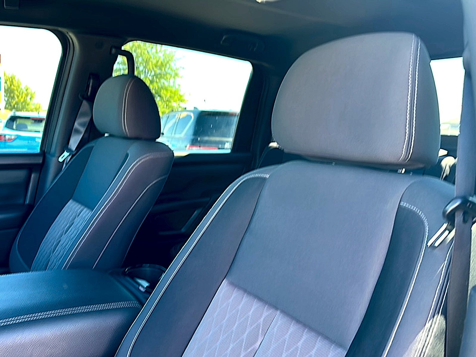 2023 Nissan TITAN Crew Cab SV 4x2