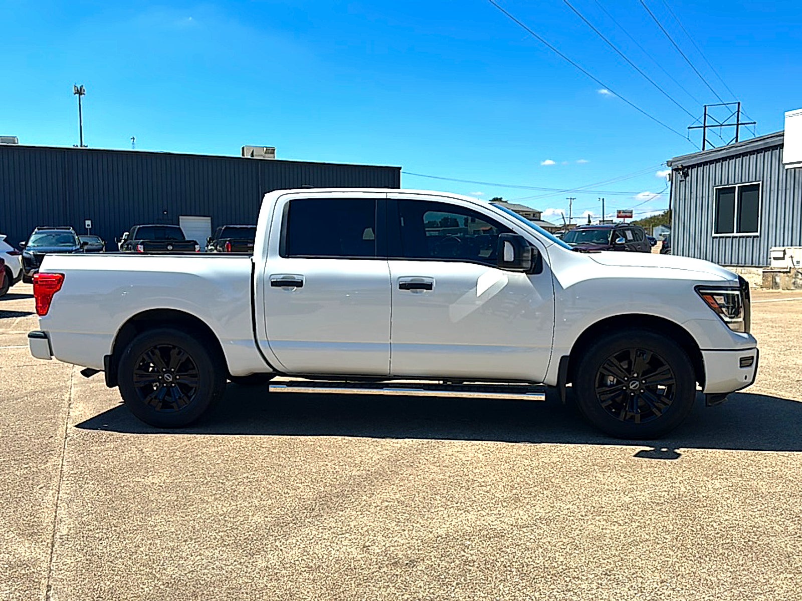 2023 Nissan TITAN Crew Cab SV 4x2