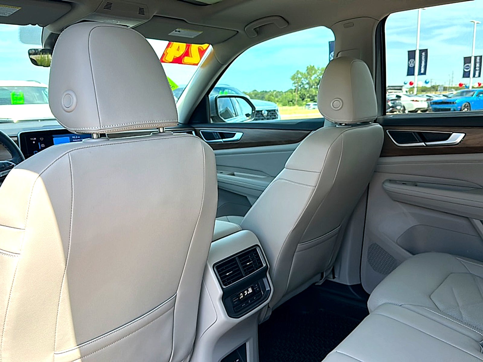 2024 Volkswagen Atlas 2.0T SE w/Technology
