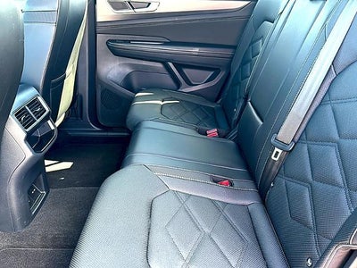 2024 Volkswagen Atlas Cross Sport 2.0T SE w/Technology FWD