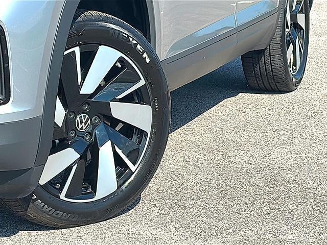 2024 Volkswagen Atlas Cross Sport 2.0T SE w/Technology FWD