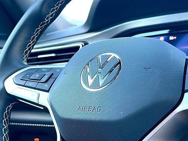 2024 Volkswagen Atlas Cross Sport 2.0T SE w/Technology FWD