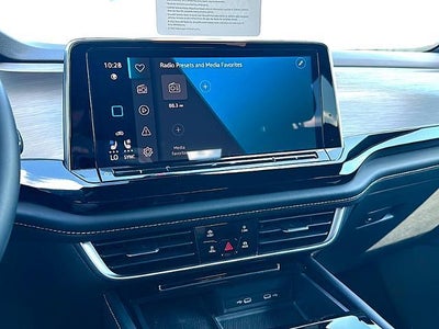 2024 Volkswagen Atlas Cross Sport 2.0T SE w/Technology FWD