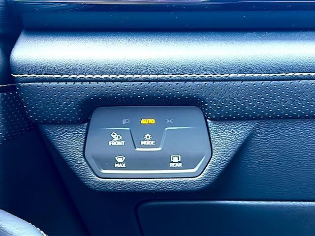 2024 Volkswagen Atlas Cross Sport 2.0T SE w/Technology FWD