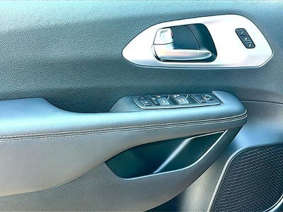 2023 Chrysler Pacifica Touring L FWD