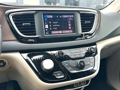 2022 Chrysler Voyager LX FWD