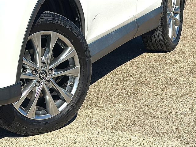 2017 Toyota RAV4 Platinum FWD (Natl)