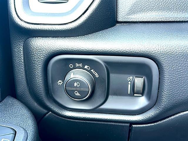 2026 RAM 2500 Tradesman 4x4 Crew Cab 6'4" Box