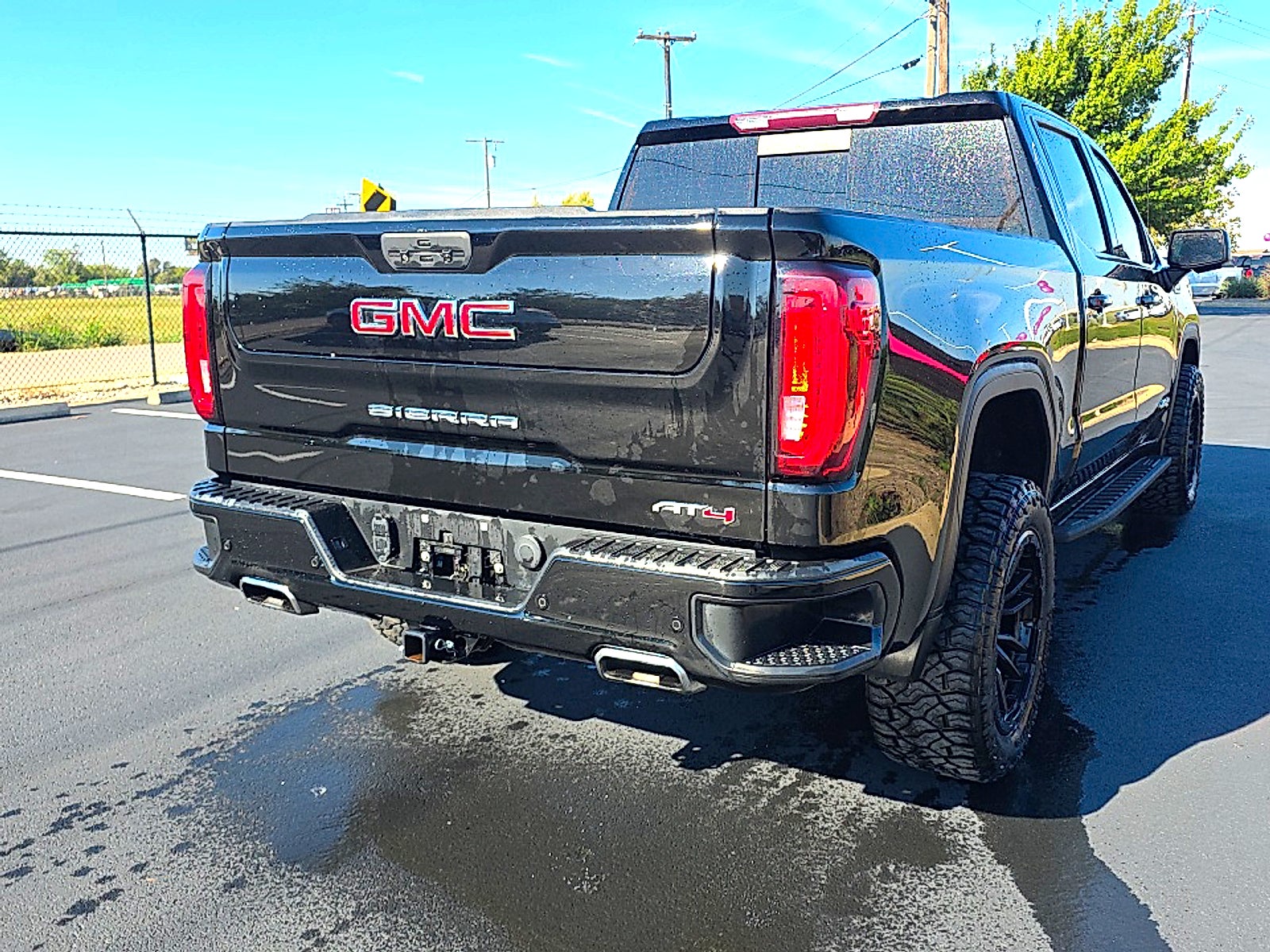 2022 GMC Sierra 1500 Limited 4WD Crew Cab Short Box AT4