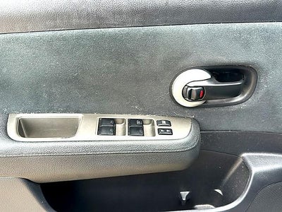 2011 Nissan Versa 5dr HB I4 Auto 1.8 S