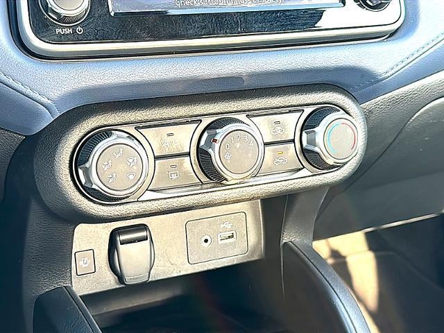 2023 Nissan Versa SV CVT