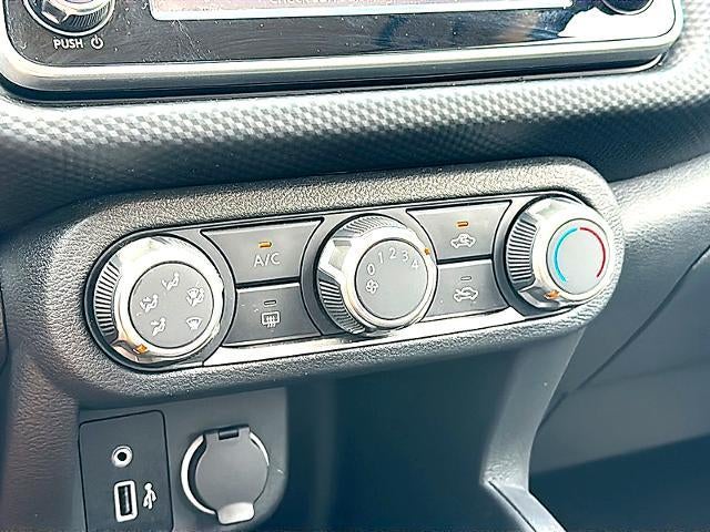 2025 Nissan Kicks Play S FWD