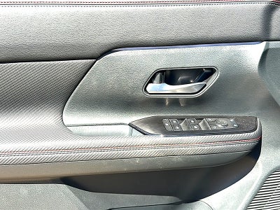 2025 Nissan Kicks SR FWD