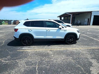 2023 Volkswagen Taos SE FWD