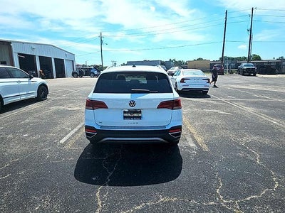 2023 Volkswagen Taos SE FWD