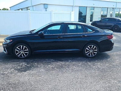 2025 Volkswagen Jetta SE Auto