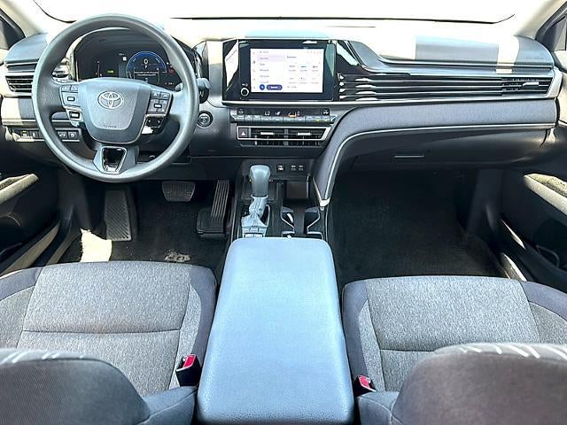 2025 Toyota Camry LE (SE)