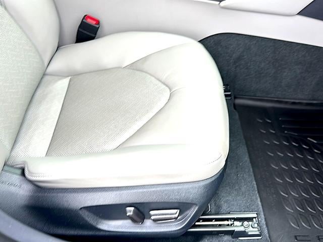 2023 Toyota Camry XLE Auto (SE)