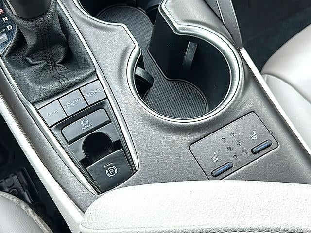 2023 Toyota Camry XLE Auto (SE)