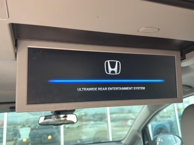 2014 Honda Odyssey Touring Elite with DVD Rear Entertainment System and Navigation