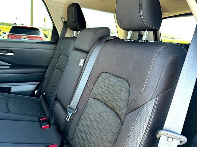 2022 Nissan Pathfinder S 2WD