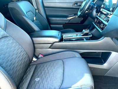 2025 Nissan Pathfinder SV 2WD