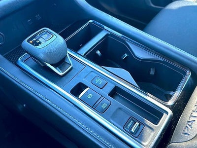 2025 Nissan Pathfinder SV 2WD