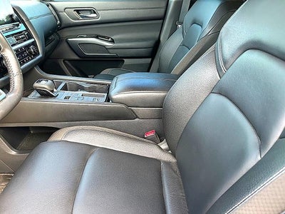 2025 Nissan Pathfinder SL FWD
