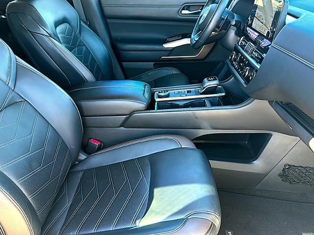 2023 Nissan Pathfinder Platinum 4WD