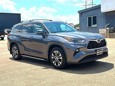 2022 Toyota Highlander XLE FWD (Natl)
