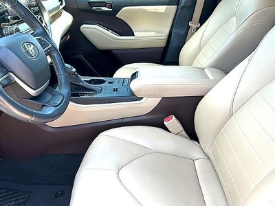 2022 Toyota Highlander XLE FWD (Natl)