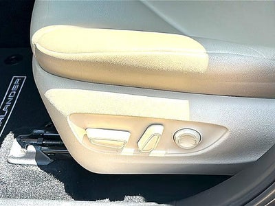 2022 Toyota Highlander XLE FWD (Natl)