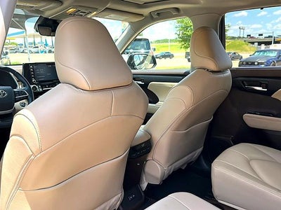 2022 Toyota Highlander XLE FWD (Natl)