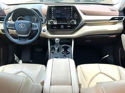 2022 Toyota Highlander XLE FWD (Natl)