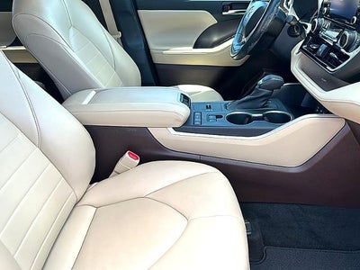 2022 Toyota Highlander XLE FWD (Natl)