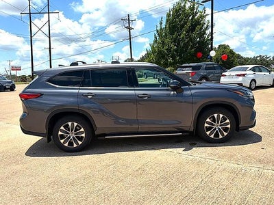 2022 Toyota Highlander XLE FWD (Natl)