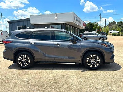 2022 Toyota Highlander XLE FWD (Natl)