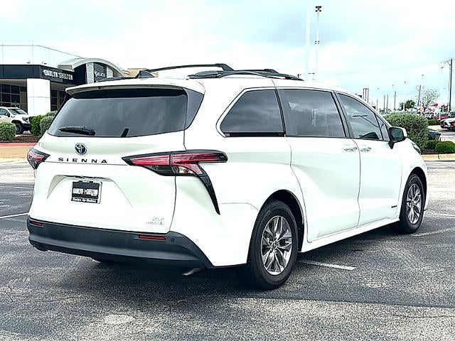 2021 Toyota Sienna XLE FWD 8-Passenger (Natl)